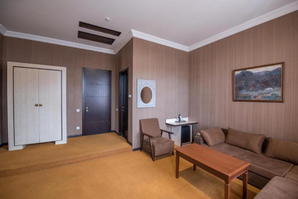 Hotel Rike Park 第比利斯 外观 照片